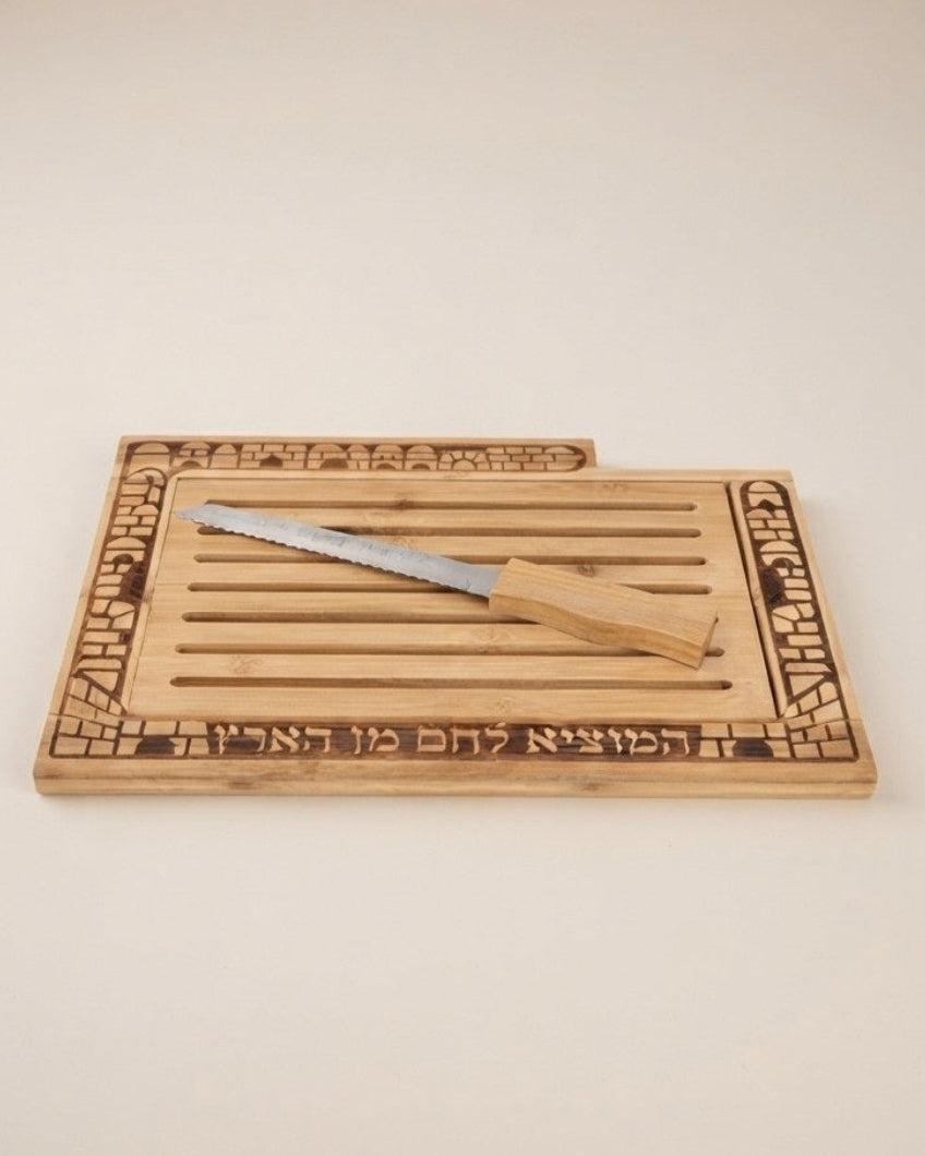 מגש לחלה מהודר מעץ במבוק עם סכין